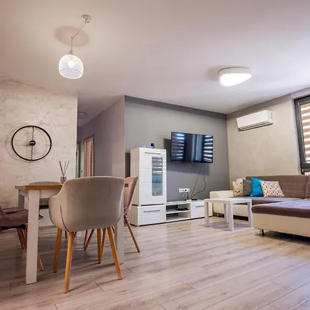 динати Апартамент *