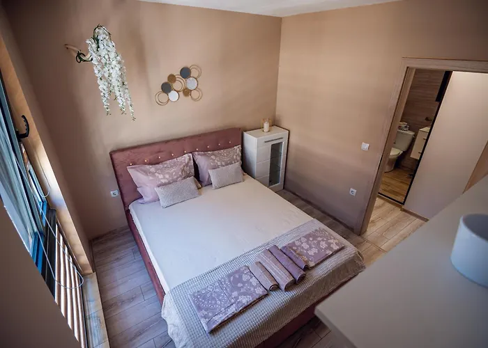 динати Apartament *