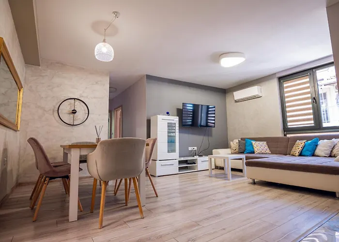 динати Apartament *